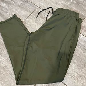 Zyia Olive Everywhere Pant